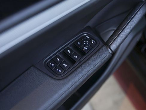 Certified 2024 Porsche Cayenne image 30