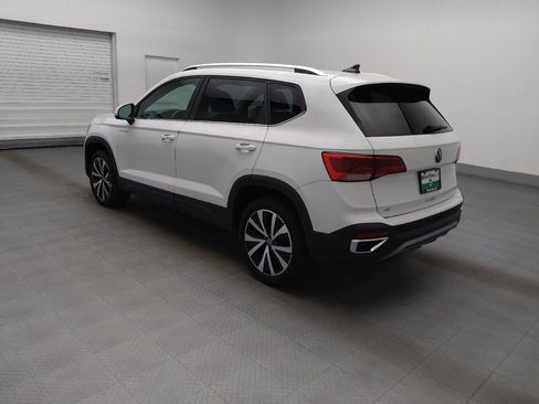 Used 2024 Volkswagen Taos SE FWD image 3