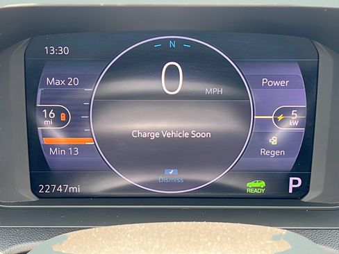 Used 2022 Chevrolet Bolt EUV LT w/ Convenience Package FWD image 21