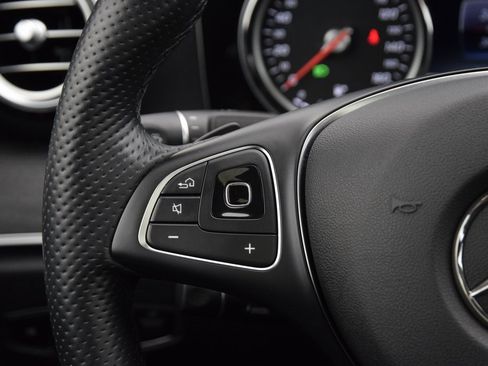 Used 2018 Mercedes-Benz E 400 4MATIC Sedan image 24