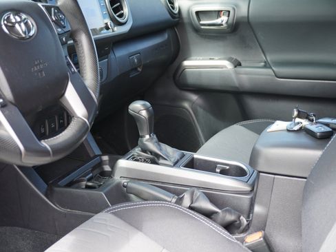 Used 2022 Toyota Tacoma TRD Sport w/ Technology Package AWD/4WD image 21