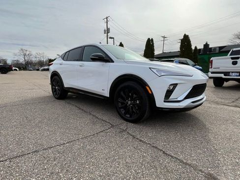 Used 2025 Buick Envista Sport Touring image 7