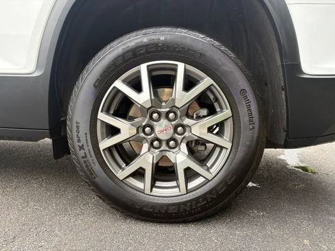 Used 2023 GMC Acadia SLE w/ Driver Convenience Package FWD image 16