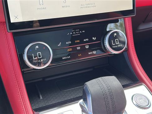 Certified 2024 Jaguar F-PACE R-Dynamic S image 20