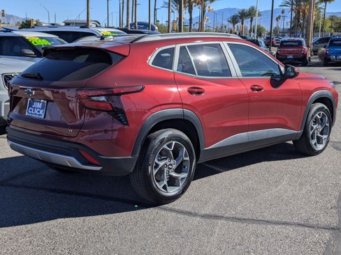 Used 2024 Chevrolet Trax LT w/ Driver Confidence Package image 2