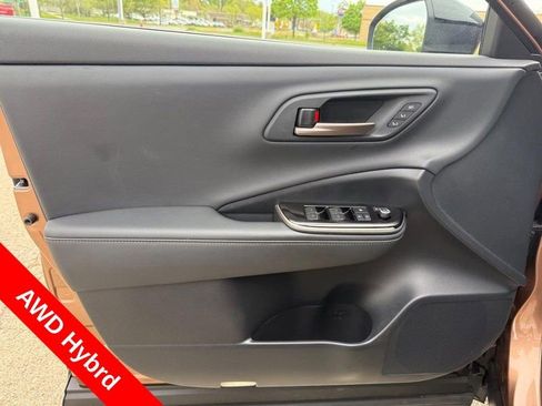 Used 2025 Toyota Crown Signia w/ Tow-Hitch Package (TMS) AWD/4WD image 19