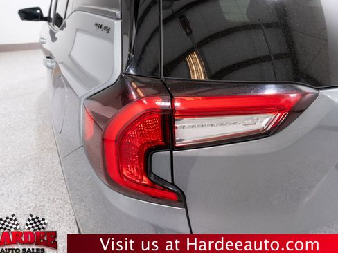 Used 2023 GMC Terrain SLE w/ Driver Convenience Package image 9