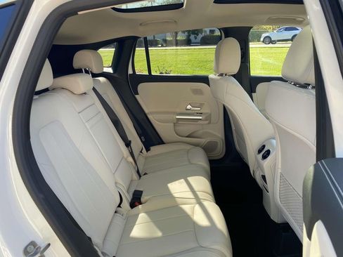 Used 2025 Mercedes-Benz GLA 250 image 14