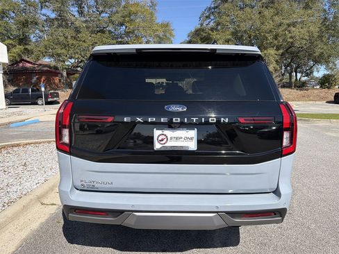 Used 2025 Ford Expedition Platinum image 6