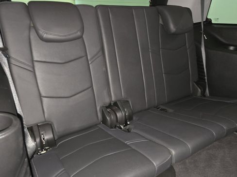 Used 2020 Cadillac Escalade Luxury image 6