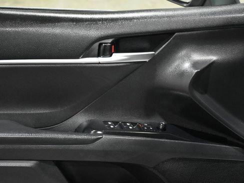Used 2018 Toyota Camry LE FWD image 28