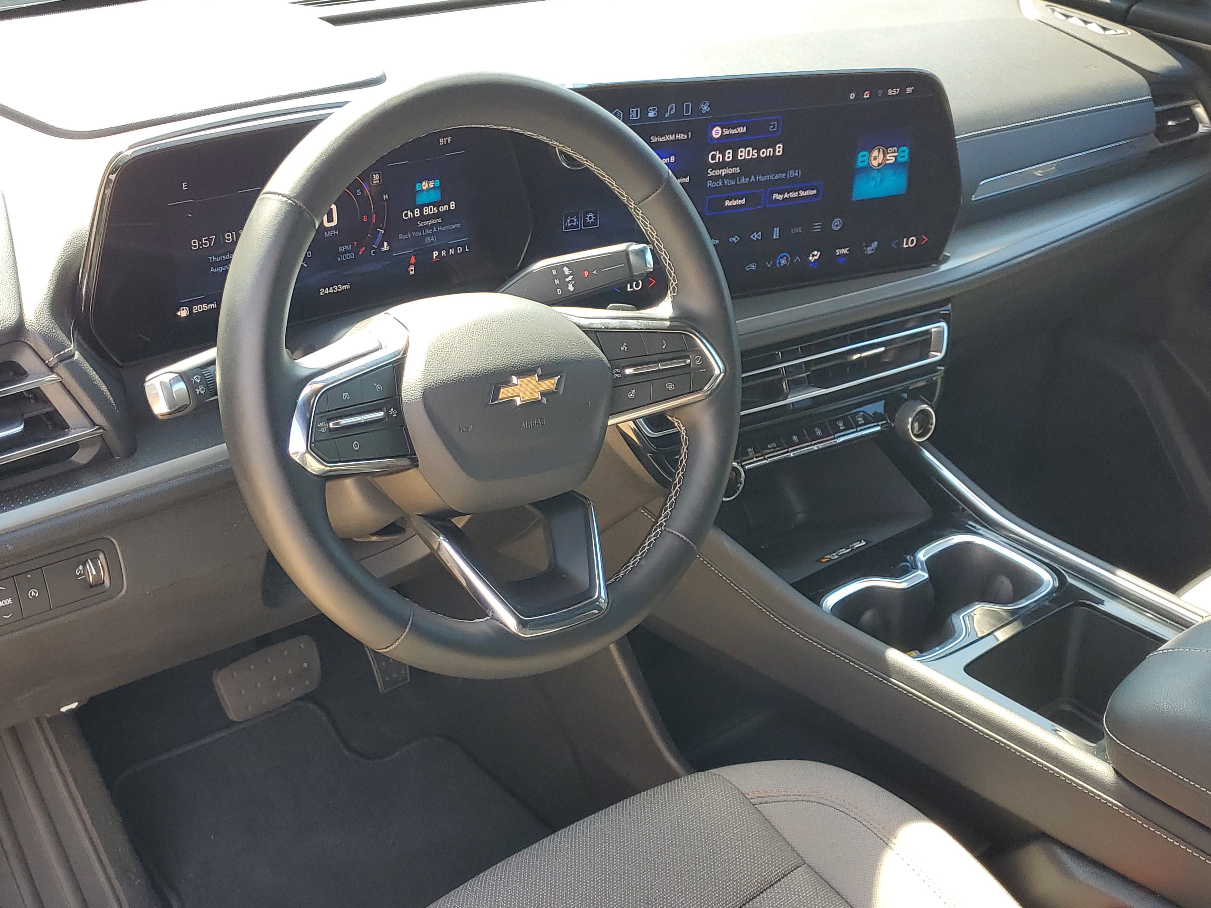 Used 2026 Chevrolet Traverse LT w/ Driver Confidence Package FWD image 4