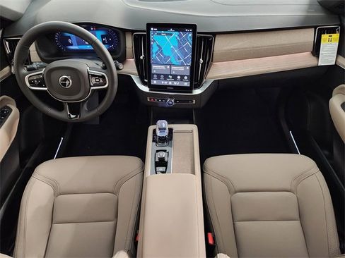 New 2026 Volvo XC90 B6 Plus w/ Protection Package Premier image 4