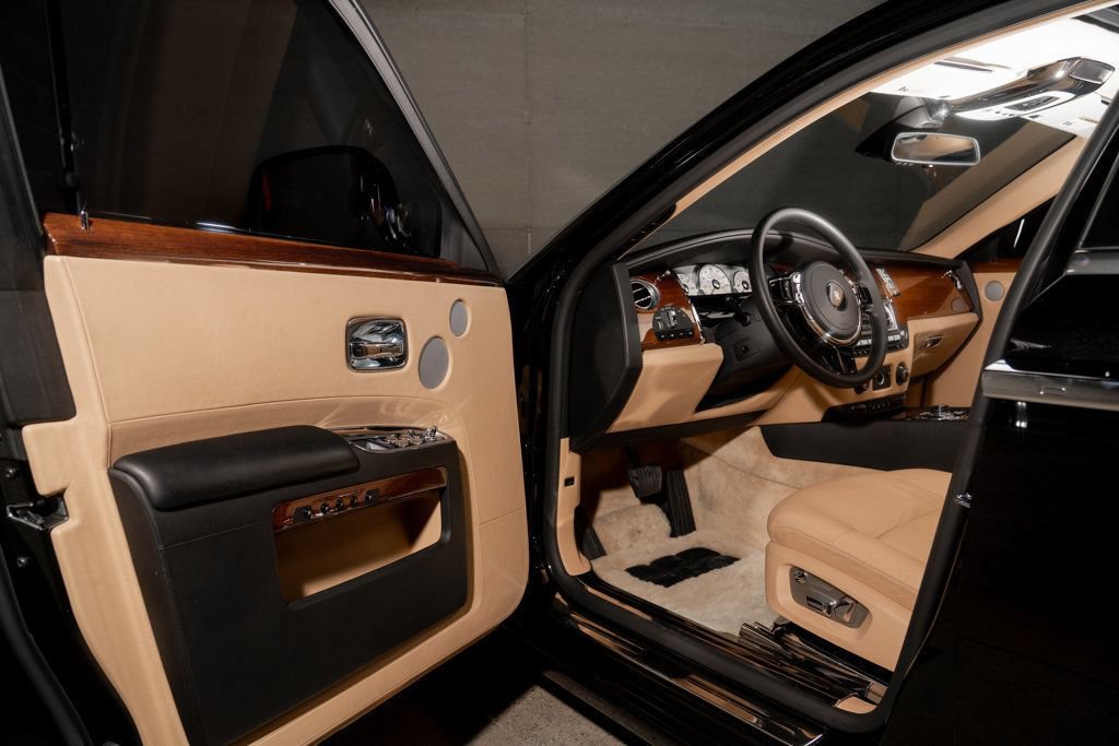 Used 2010 Rolls-Royce Ghost RWD image 13