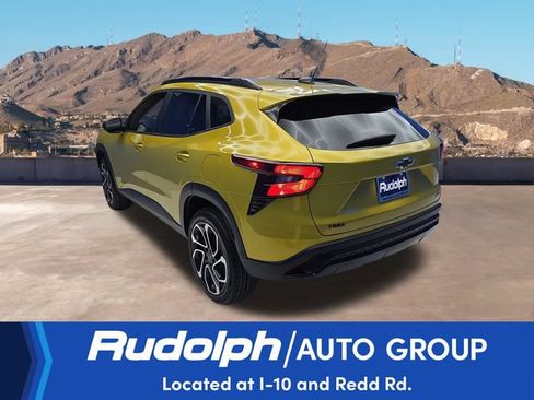 Used 2025 Chevrolet Trax RS w/ Sunroof Package FWD image 3