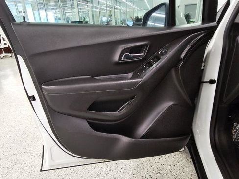 Used 2020 Chevrolet Trax LS w/ Tint and Cruise Package AWD/4WD image 23