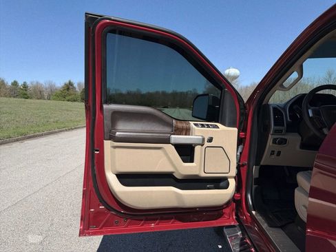 Used 2019 Ford F150 Lariat w/ Equipment Group 502A Luxury AWD/4WD image 18