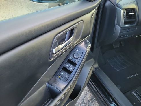Used 2024 Nissan Rogue SV image 13