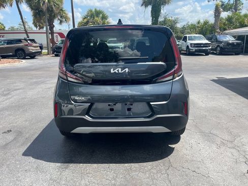 Used 2025 Kia Soul LX w/ LX Technology Package FWD image 4