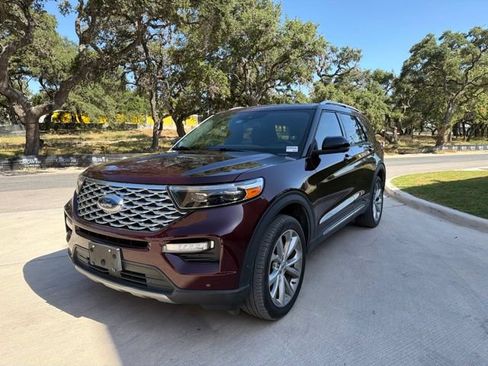 Used 2022 Ford Explorer Platinum w/ Premium Technology Package AWD/4WD image 2