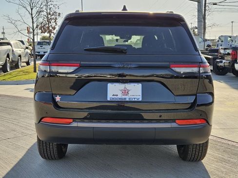 New 2026 Jeep Grand Cherokee Altitude RWD image 4