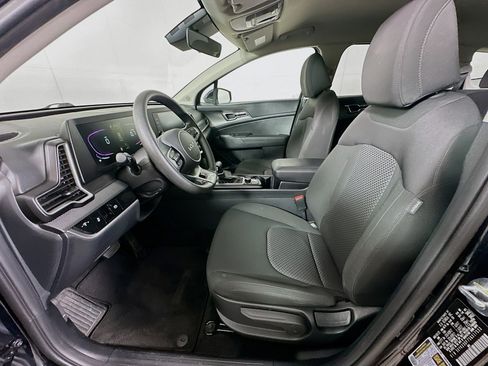 Used 2025 Kia Sportage LX FWD image 13