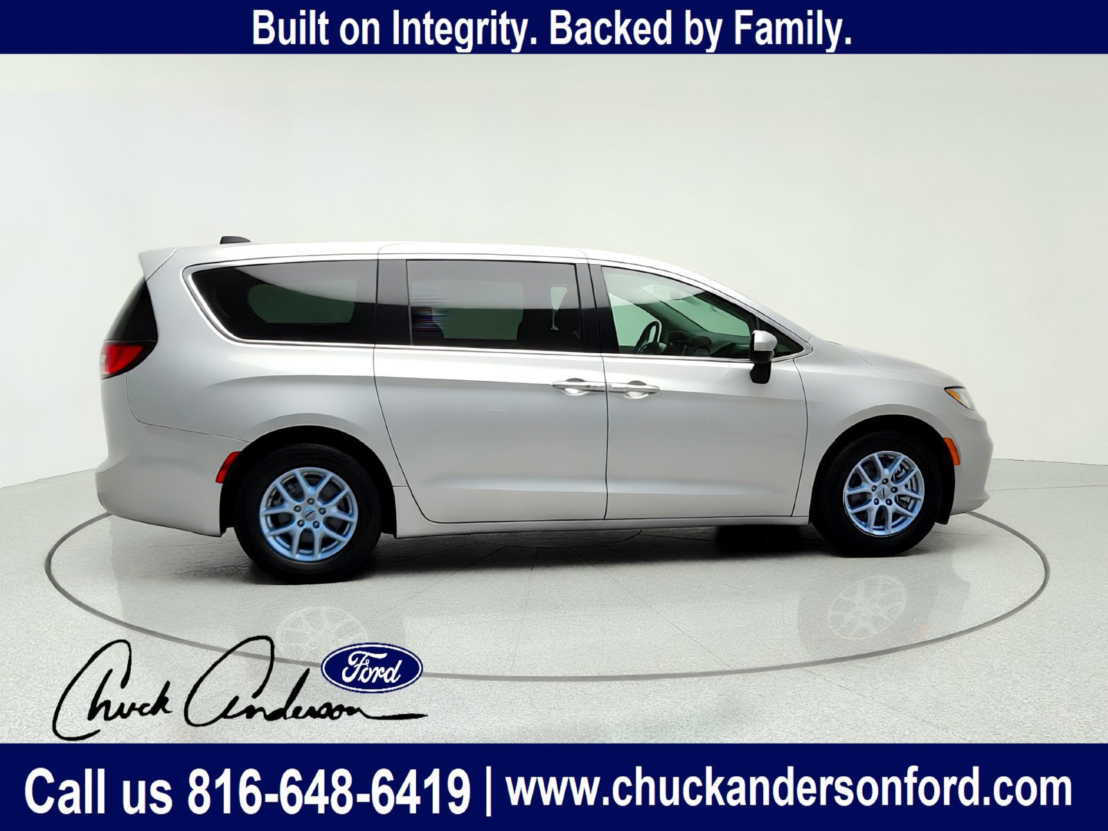 Used 2023 Chrysler Pacifica Touring-L FWD image 8