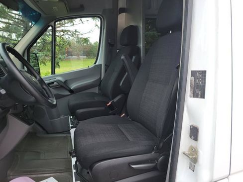 Used 2017 Freightliner Sprinter 3500 RWD image 17