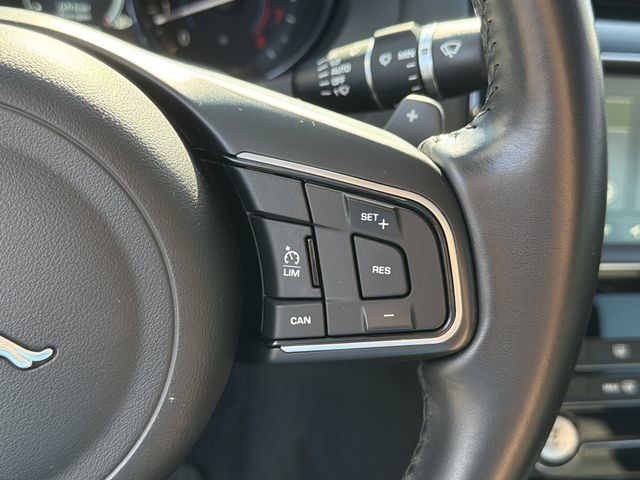 Used 2019 Jaguar XE Premium RWD image 17