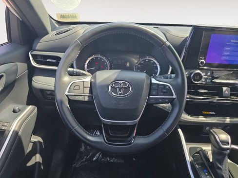 Certified 2024 Toyota Highlander XSE FWD image 12
