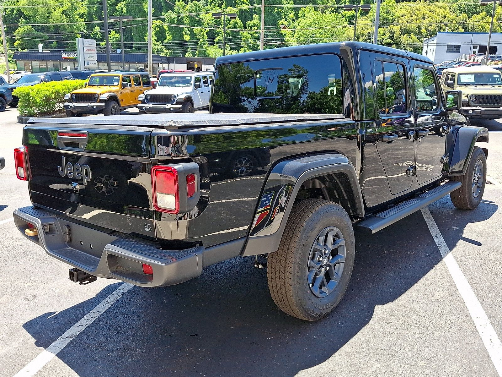 New 2026 Jeep Gladiator Sport AWD/4WD image 3