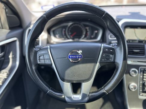 Used 2016 Volvo XC60 T5 Premier w/ Proximity Package FWD image 11
