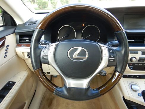 Used 2013 Lexus ES 350 w/ Premium Pkg FWD image 14