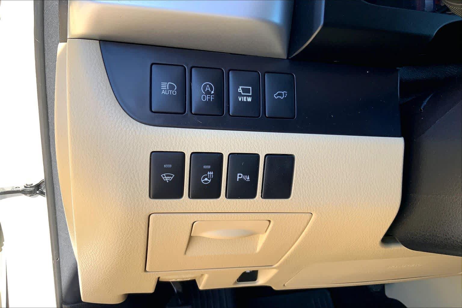 Used 2018 Toyota Highlander Limited Platinum AWD/4WD image 32