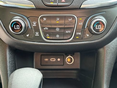 Used 2023 Chevrolet Equinox LT AWD/4WD image 32