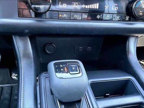 Used 2024 Nissan Pathfinder S FWD image 15