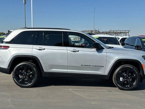 New 2025 Jeep Grand Cherokee Limited w/ Luxury Tech Group II image 3