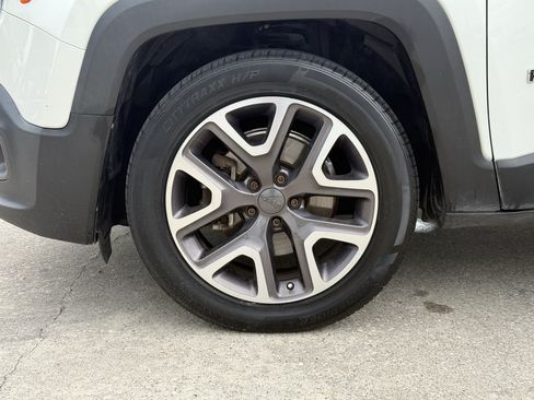 Used 2015 Jeep Renegade Latitude w/ Popular Equipment Group FWD image 12