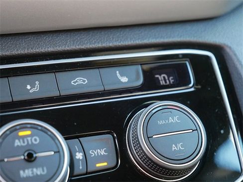 Certified 2023 Volkswagen Atlas Cross Sport SE image 31