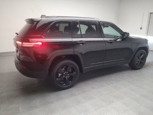 Used 2023 Jeep Grand Cherokee Altitude AWD/4WD image 10