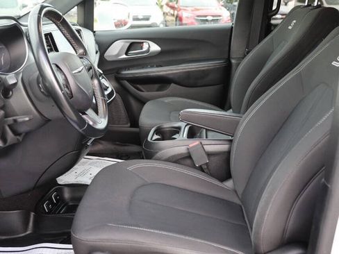 Used 2018 Chrysler Pacifica Touring Plus w/ S Appearance Package FWD image 13