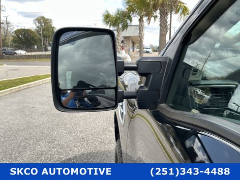 Used 2022 Nissan Titan SV image 10