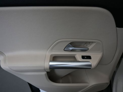 Used 2021 Mercedes-Benz GLA 250 4MATIC image 32