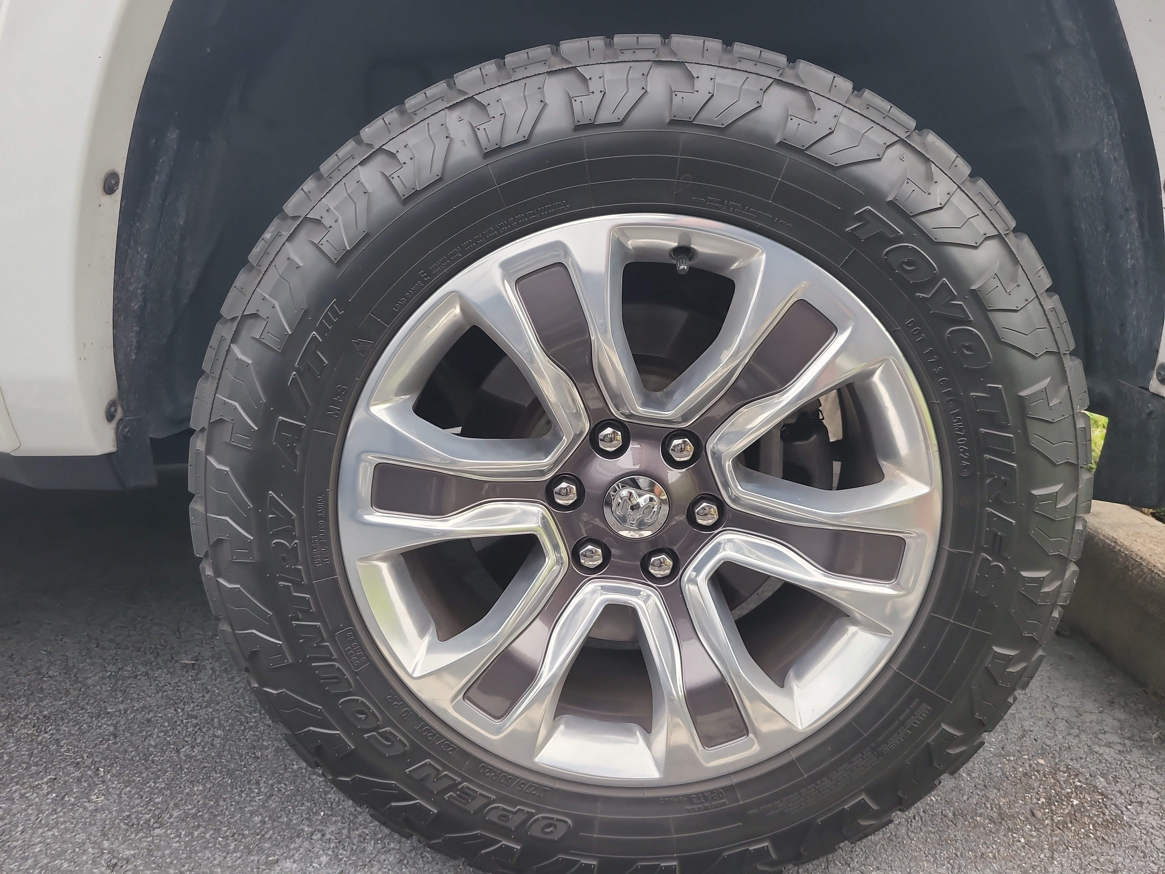 Used 2022 RAM 1500 Limited w/ Body Color Bumper Group AWD/4WD image 7