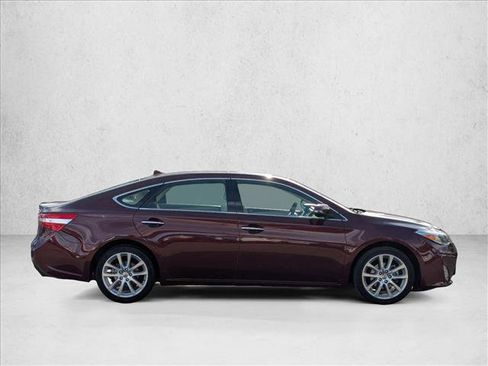Used 2013 Toyota Avalon Limited image 4