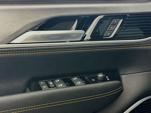 New 2026 Jeep Grand Wagoneer 4WD image 18