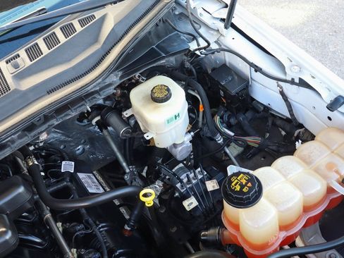 Used 2017 Ford F550 2WD Regular Cab Super Duty image 19