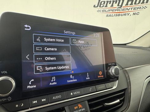 Used 2025 Nissan Altima 2.5 SV FWD image 21