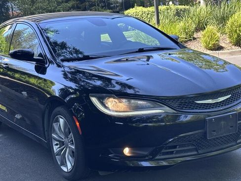 Used 2015 Chrysler 200 S FWD image 3