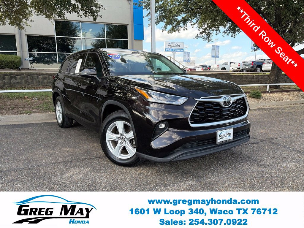Used 2021 Toyota Highlander LE FWD image 1